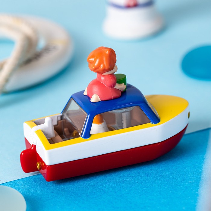 Ponyo on the Cliff Sosuke's Boat (Dream Tomica Series)