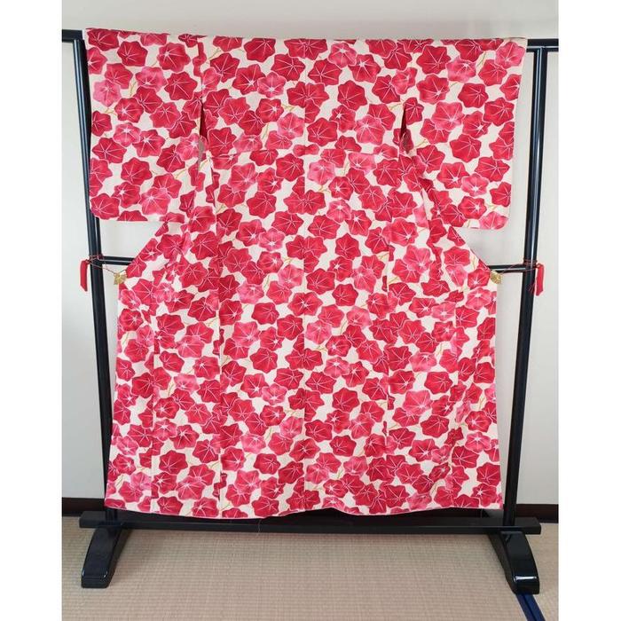 Vintage Red Kimono with Floral Pattern, For Height 151-161cm (maximum height for those who don't require an ohashori)