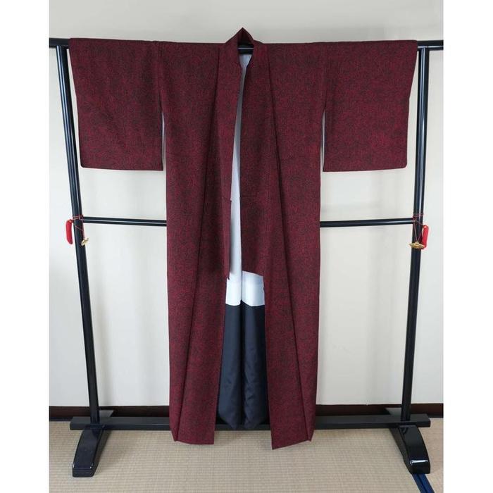 Vintage Red Kimono with Geometric Hexagon Pattern, For Height 156-166cm (maximum height for those who don't require an ohashori)