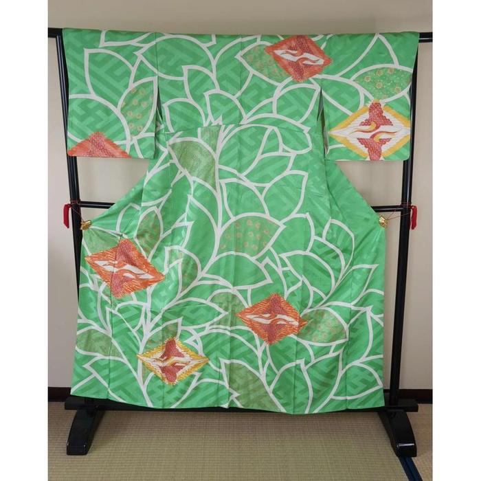 Vintage Green Kimono with Crane and Leaf Motif, For Height 156-166cm (maximum height for those who don't require an ohashori)