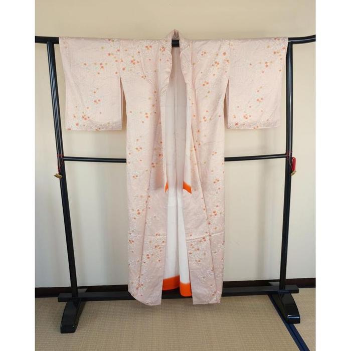 Vintage Kimono – Salmon Pink with Delicate Leaf Pattern, For Height 154-164cm (maximum height for those who don't require an ohashori)