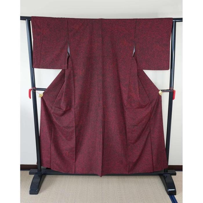 Vintage Red Kimono with Geometric Hexagon Pattern, For Height 156-166cm (maximum height for those who don't require an ohashori)