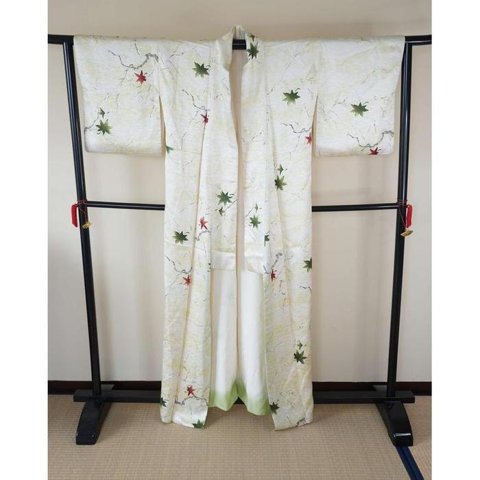 Vintage Cream Kimono with Leaf Motif, For Height 158-168cm (maximum height for those who don't require an ohashori)