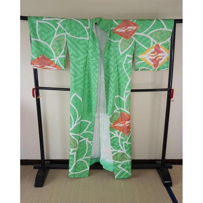 Vintage Green Kimono with Crane and Leaf Motif, For Height 156-166cm (maximum height for those who don't require an ohashori)