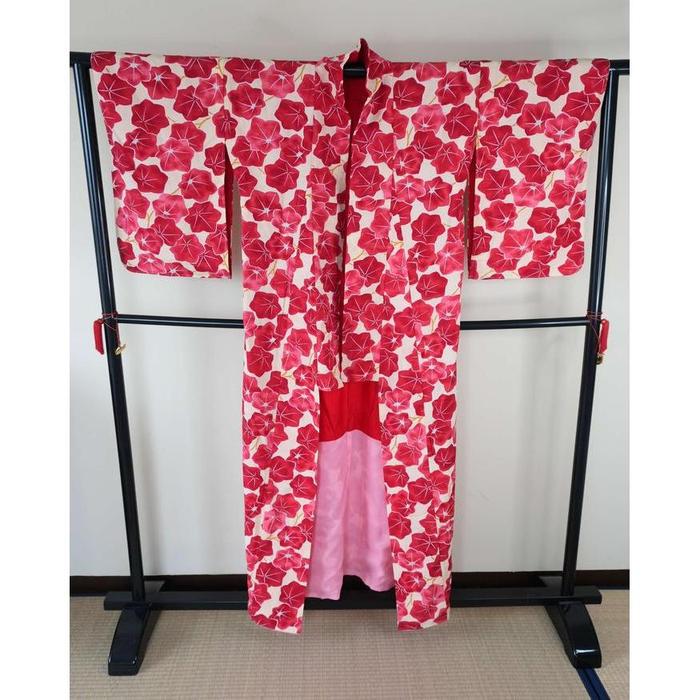 Vintage Red Kimono with Floral Pattern, For Height 151-161cm (maximum height for those who don't require an ohashori)