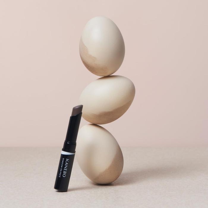 KANEBO Shadow on Face 01 Gimmick Taupe 2.5g – Contour & Nose