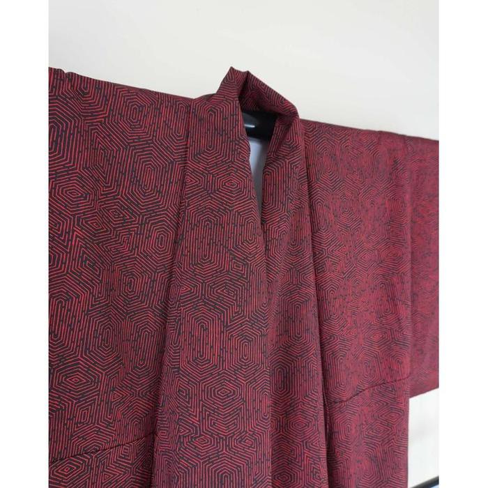 Vintage Red Kimono with Geometric Hexagon Pattern, For Height 156-166cm (maximum height for those who don't require an ohashori)