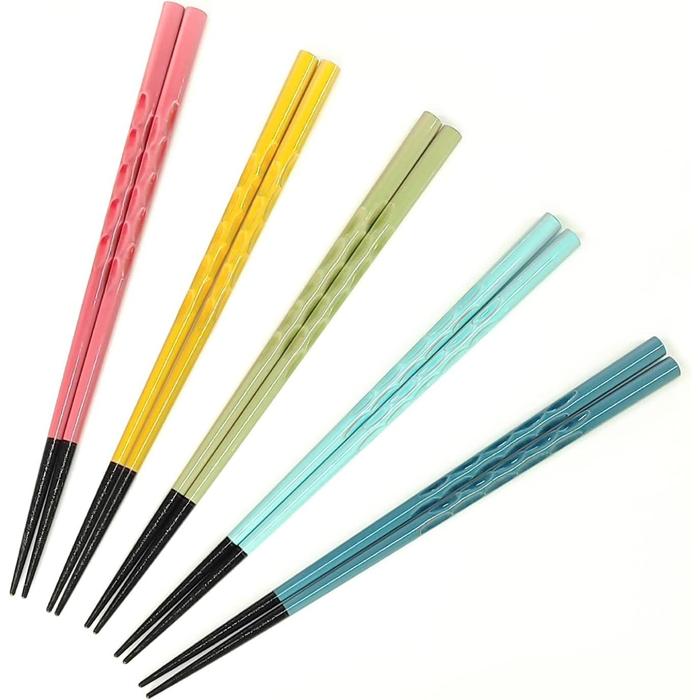 Japanese Traditional Wooden Carved Chopsticks Set – Dishwasher-Safe, Easy-Grip Design, 5 Pairs