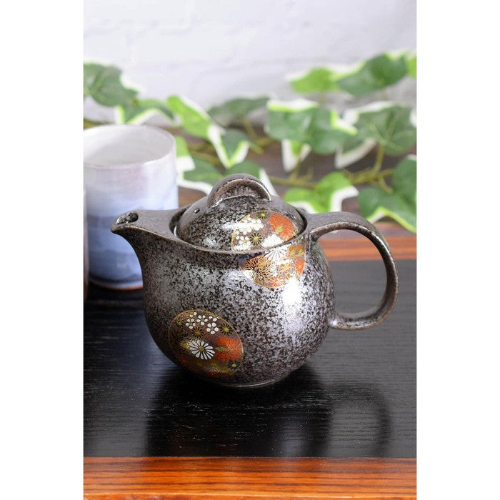 Elegant Kutani-yaki Teapot with Gold Floral Pattern 380 ml