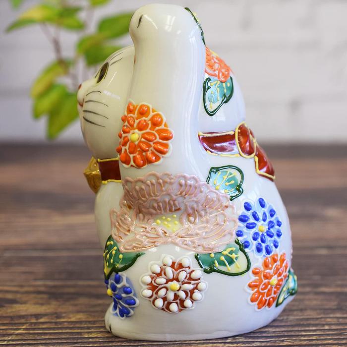 Kutani Ware – Stylish Two-Handed Maneki Neko (Lucky Cat)