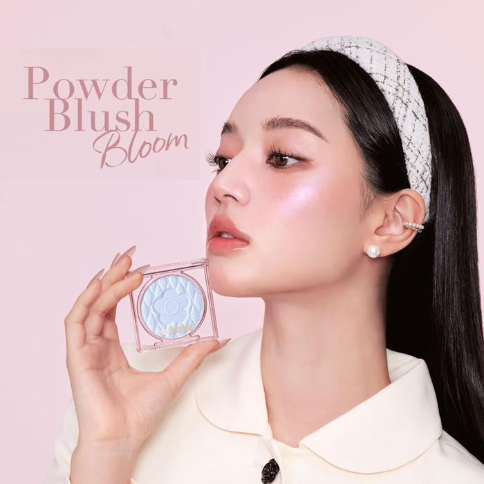 DAISY DOLL by MARY QUANT Powder Blush – Soft Focus, Buildable Color, Glossy Natural Finish [Alcohol-free]
