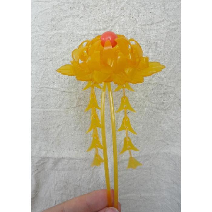 Vintage Japanese Kanzashi Hairpin – 1970s Yellow Floral Design