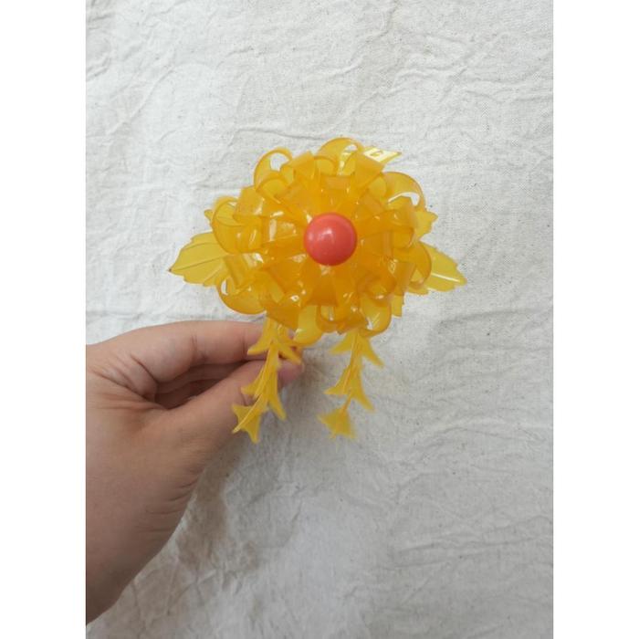 Vintage Japanese Kanzashi Hairpin – 1970s Yellow Floral Design