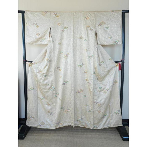 VINTAGE Silk Kimono kosode Golden with pattern For Height 162-172cm (maximum height for those who don't require an ohashori)
