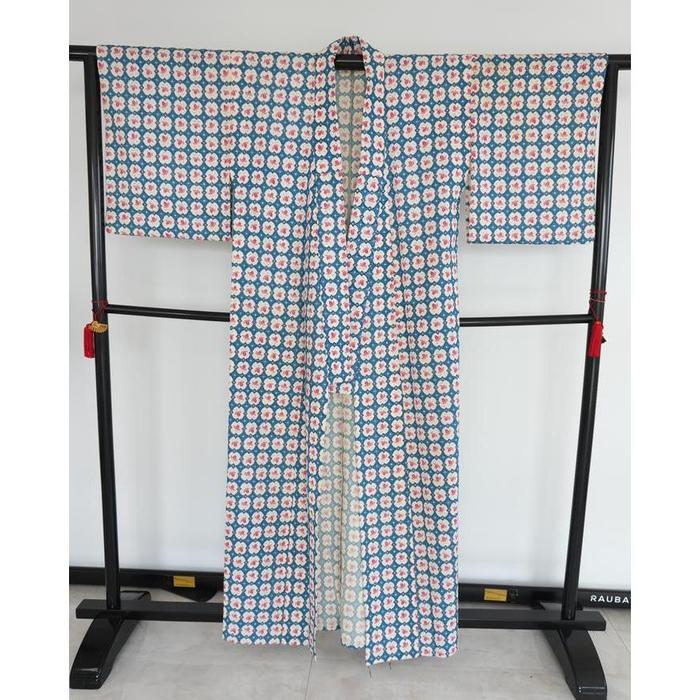 VINTAGE Kimono kosode White and Blue For Height 159-169cm (maximum height for those who don't require an ohashori)