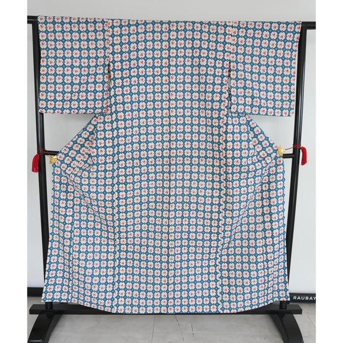 VINTAGE Kimono kosode White and Blue For Height 159-169cm (maximum height for those who don't require an ohashori)