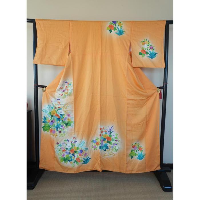 Vintage Silk Women Kimono – Yellow with flowers, For Height 155-165cm (maximum height for those who don't require an ohashori)