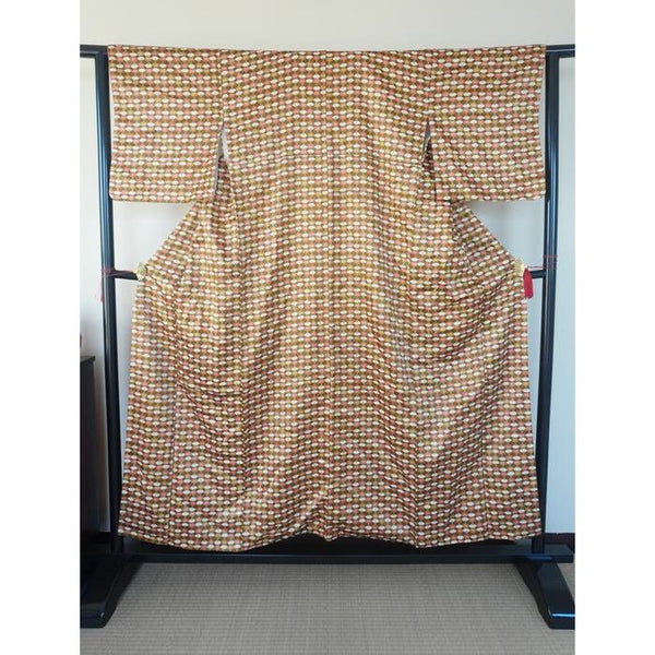 VINTAGE Silk Women Kimono, Brown with pattern For Height 150-160cm (maximum height for those who don't require an ohashori)