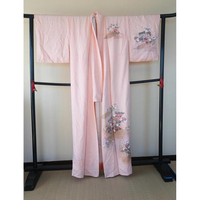 VINTAGE Kimono Pink with Floral Pattern For Height 158-168cm (maximum height for those who don't require an ohashori)