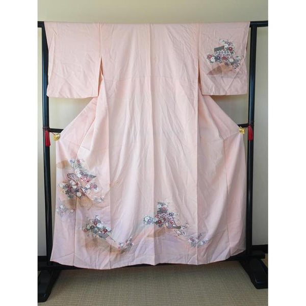 VINTAGE Kimono Pink with Floral Pattern For Height 158-168cm (maximum height for those who don't require an ohashori)