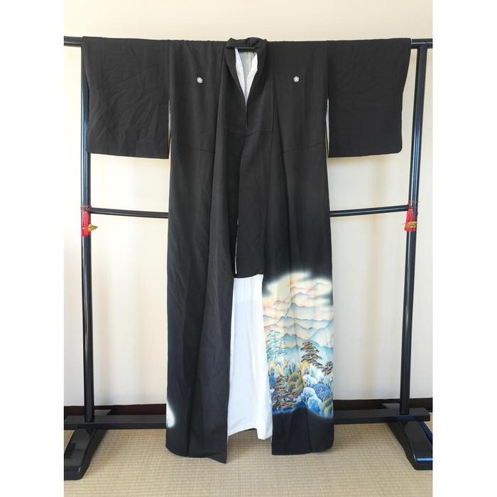 VINTAGE Kimono Black with Pattern For Height 158-168 cm (maximum height for those who don't require an ohashori)