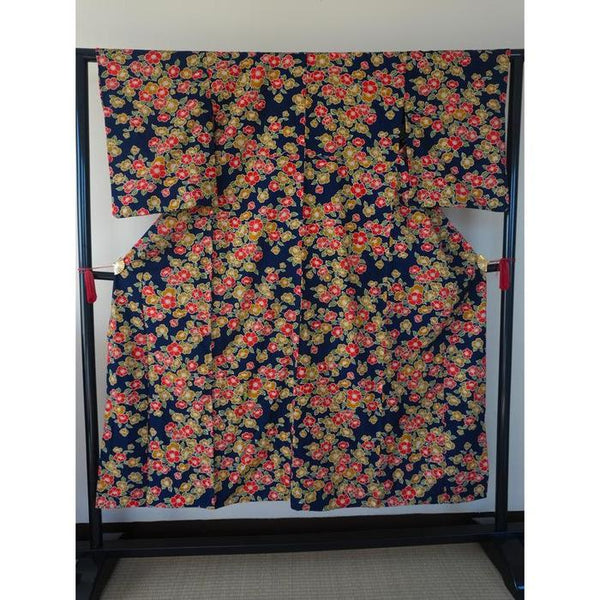 VINTAGE Kimono Dark Blue with Floral Pattern For Height 139-149 cm (maximum height for those who don't require an ohashori)
