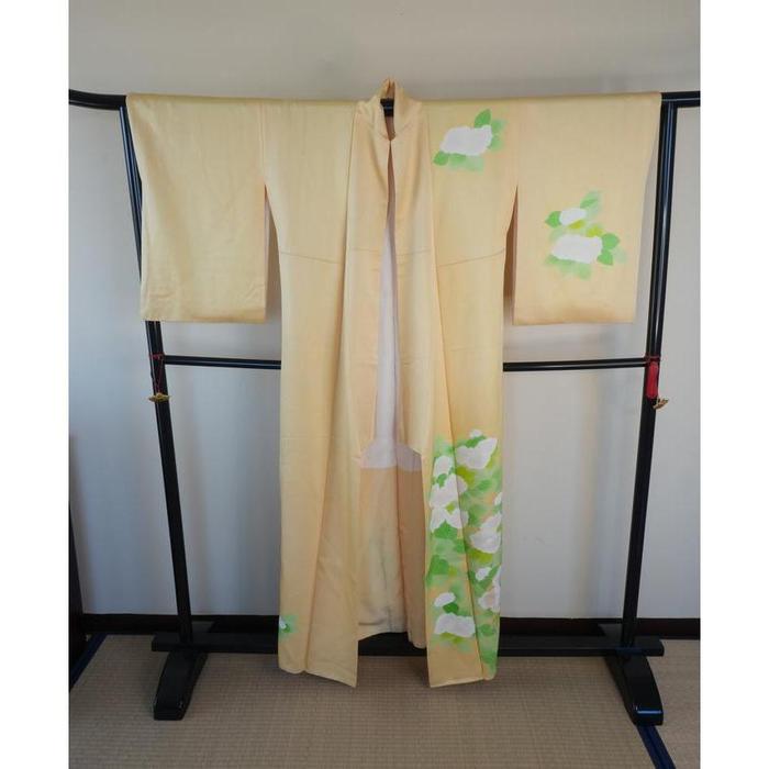 Vintage Japanese Kimono – Yellow Floral Pattern, For Height 153–163 cm (maximum height for those who don’t require an ohashori)