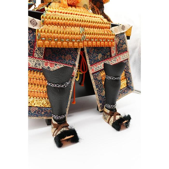 VINTAGE - Japanese Samurai Armor Display – Kabuto Yoroi Set with Storage Box and Stand