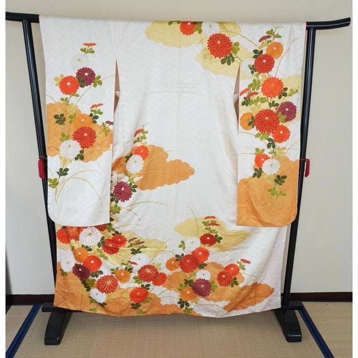Vintage Formal Furisode Kimono with Chrysanthemum Pattern, For Height 163–173 cm (maximum height for those who don't require an ohashori)