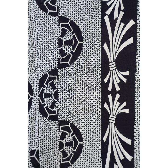 Vintage Men’s Yukata – Traditional Navy & White Geometric Pattern, For Height 145cm-155cm (maximum height for those who don't require an ohashori)