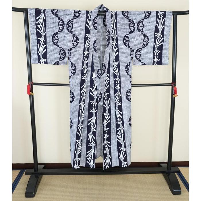 Vintage Men’s Yukata – Traditional Navy & White Geometric Pattern, For Height 145cm-155cm (maximum height for those who don't require an ohashori)