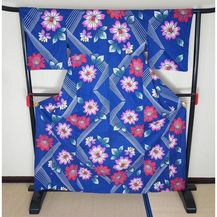 VINTAGE Navy Blue Yukata with Colorful Floral Pattern, For Height 165-175cm (maximum height for those who don't require an ohashori)