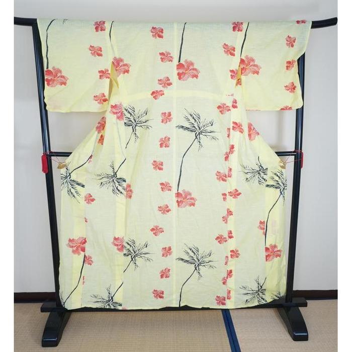 VINTAGE Cream Yukata with Pink Hibiscus and Palm Tree Pattern, For Height 158-168cm (maximum height for those who don't require an ohashori)