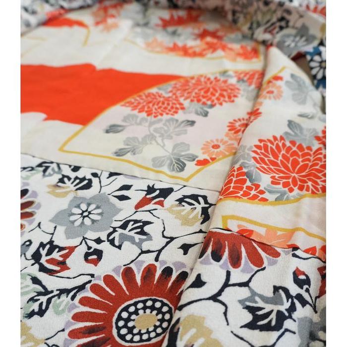VINTAGE White Haori with Navy Blue, Burgundy and Gray Floral Pattern