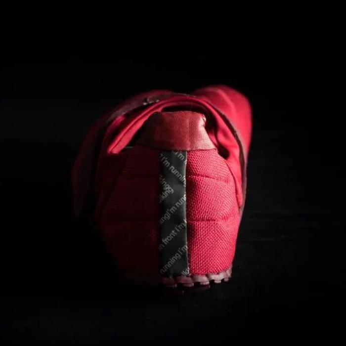 KINEYA Toe-Bi Red – Barefoot Split-Toe Running Shoes